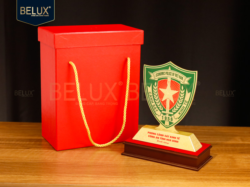 Lô 105 Biểu trưng Phòng Cảnh Sát Kinh Tế Công An Tỉnh Hòa Bình cao 18cm bằng đồng thiết kế theo yêu cầu